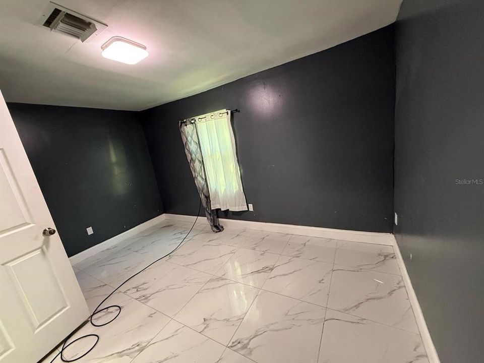 For Sale: $250,000 (6 beds, 2 baths, 1632 Square Feet)