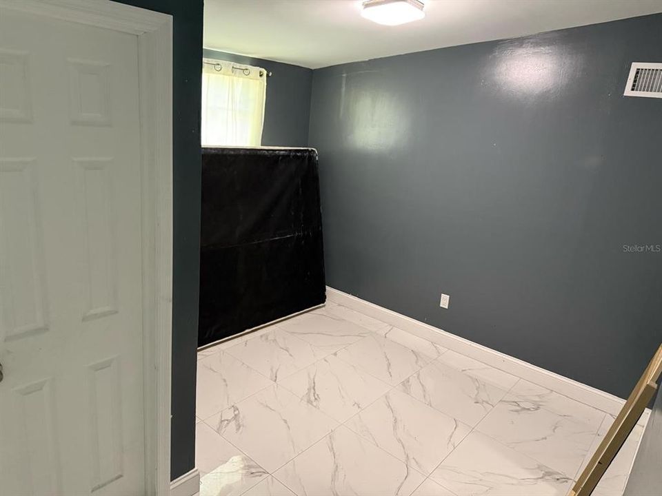 For Sale: $250,000 (6 beds, 2 baths, 1632 Square Feet)