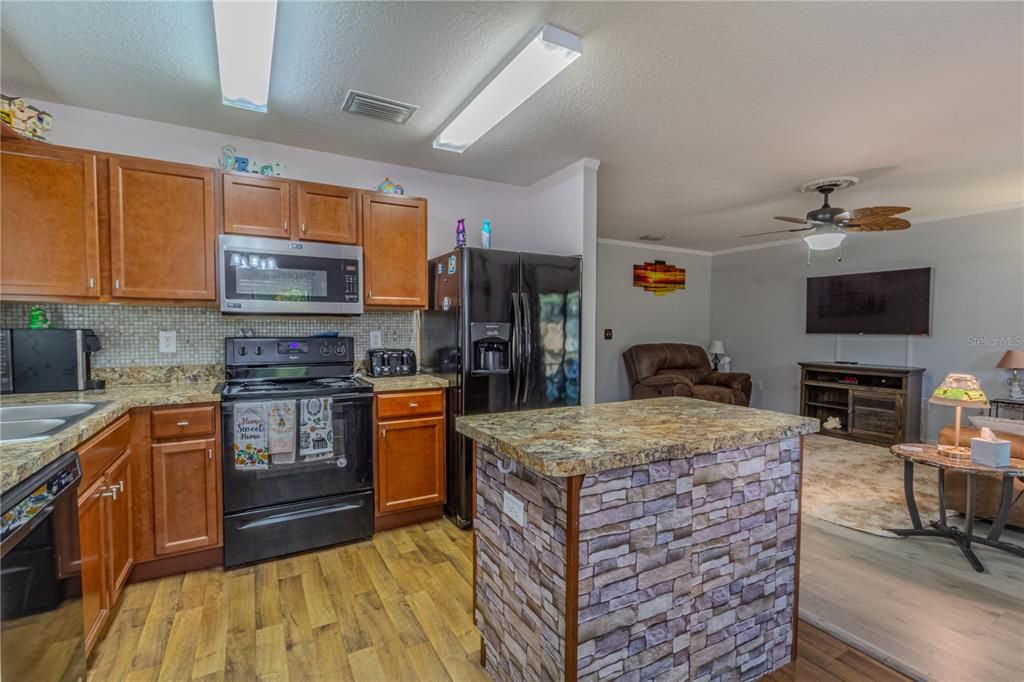 На продажу: $279,900 (3 спален, 2 ванн, 1404 Квадратных фут)