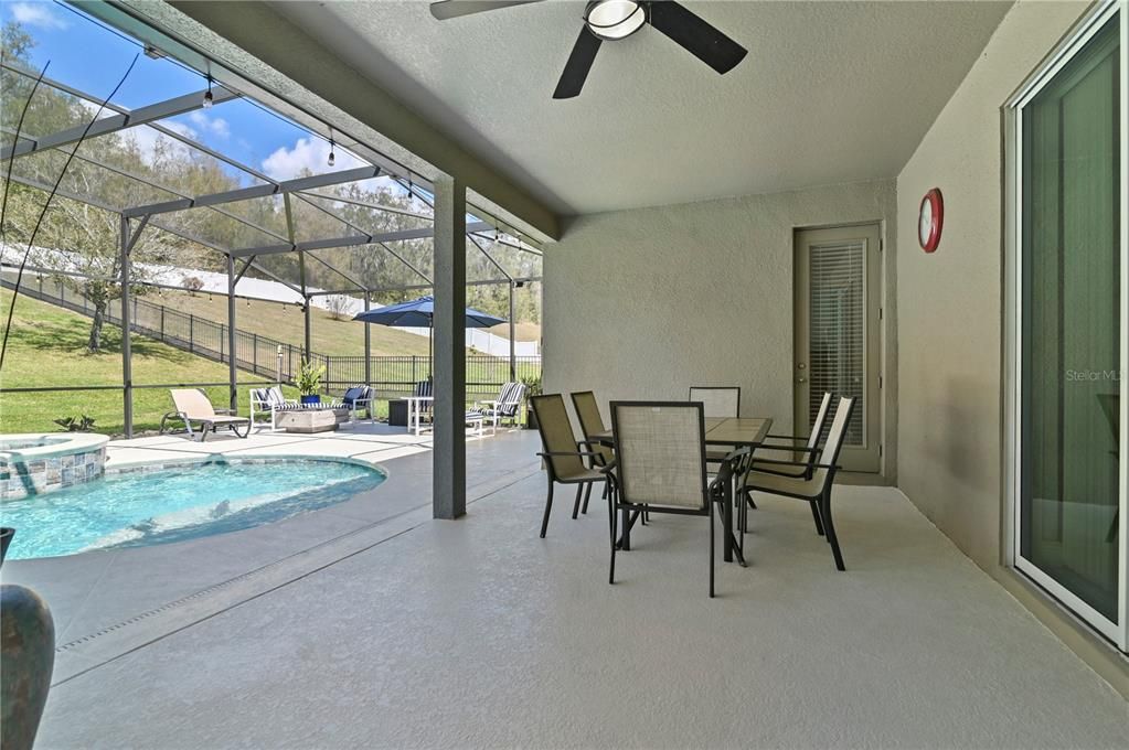 Activo con contrato: $675,000 (4 camas, 3 baños, 3051 Pies cuadrados)