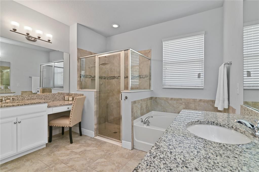 Activo con contrato: $675,000 (4 camas, 3 baños, 3051 Pies cuadrados)