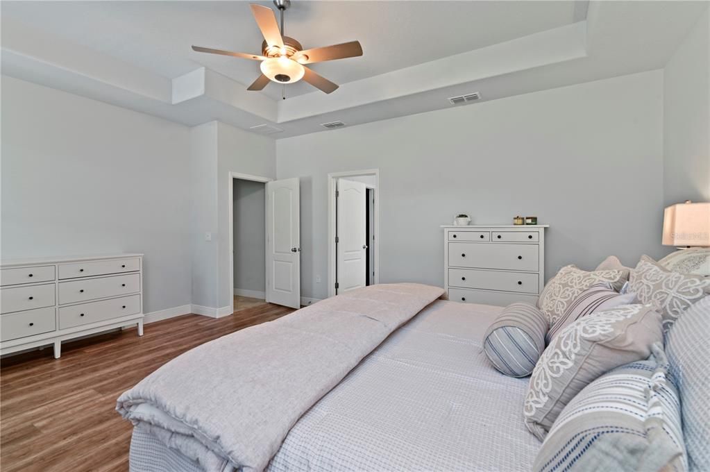 Activo con contrato: $675,000 (4 camas, 3 baños, 3051 Pies cuadrados)