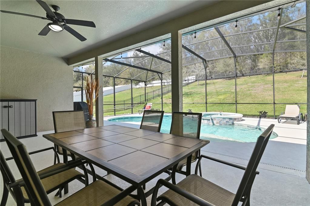 Activo con contrato: $675,000 (4 camas, 3 baños, 3051 Pies cuadrados)
