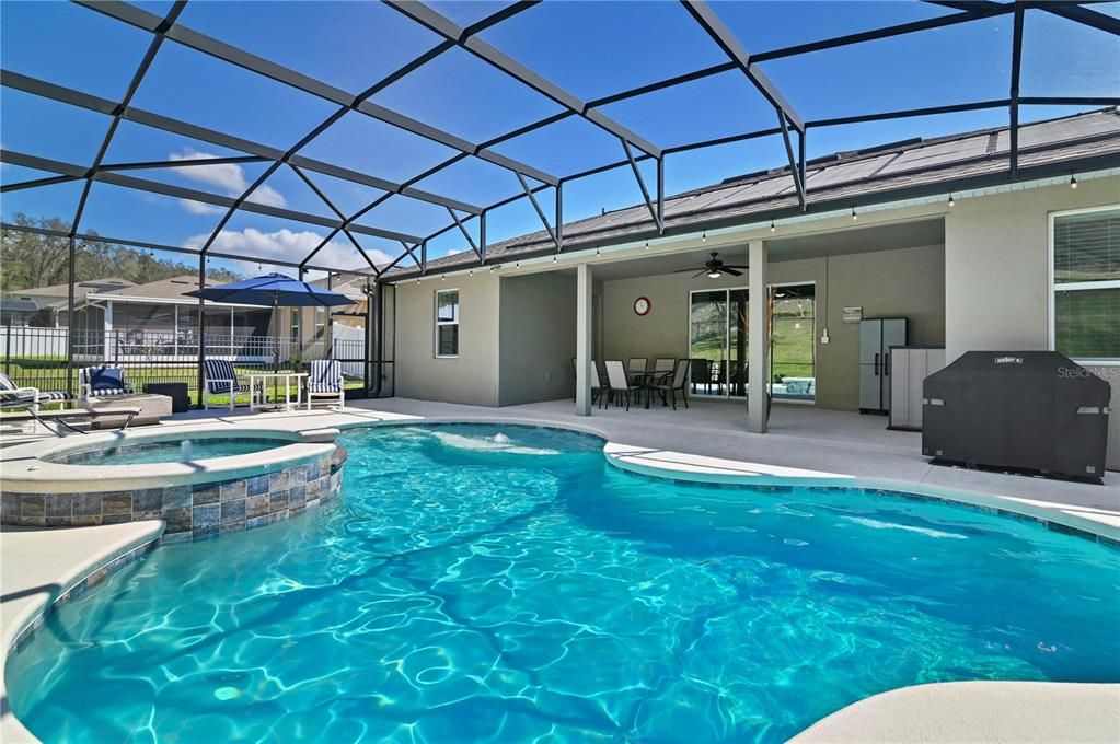Activo con contrato: $675,000 (4 camas, 3 baños, 3051 Pies cuadrados)