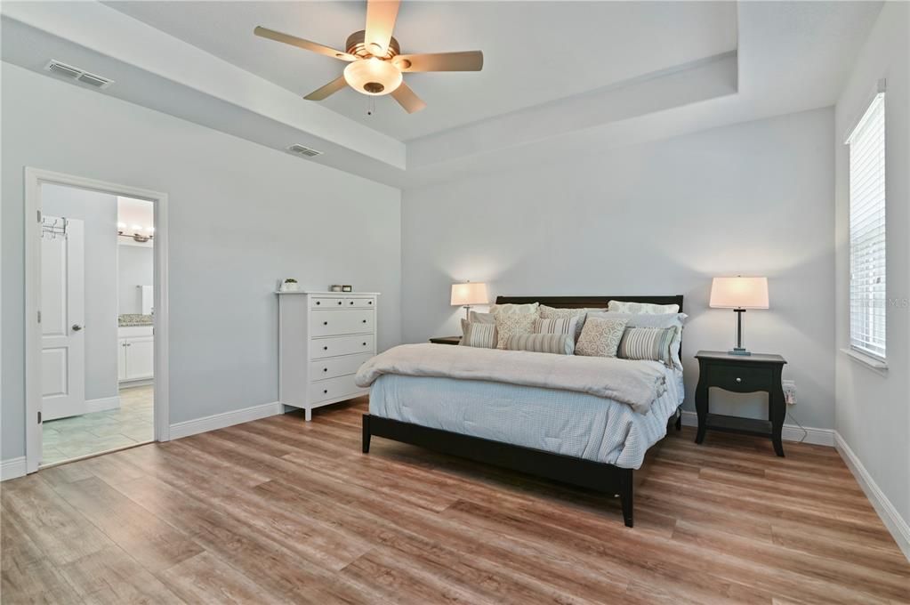 Activo con contrato: $675,000 (4 camas, 3 baños, 3051 Pies cuadrados)