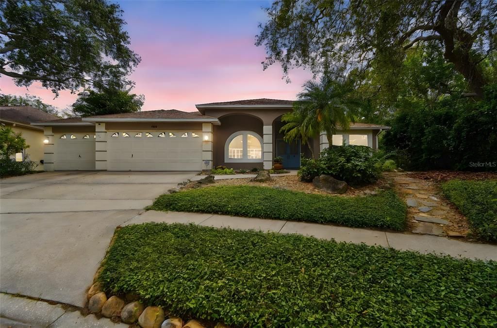 Recently Sold: $925,000 (5 beds, 3 baths, 2896 Square Feet)