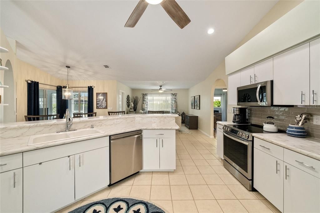 Activo con contrato: $348,000 (3 camas, 2 baños, 2025 Pies cuadrados)