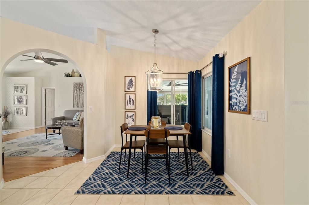 Activo con contrato: $348,000 (3 camas, 2 baños, 2025 Pies cuadrados)