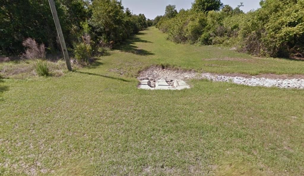 На продажу: $11,000 (0.24 acres)