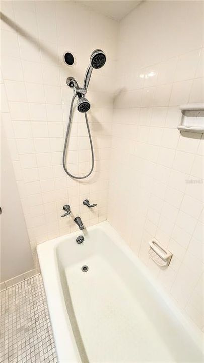 Activo con contrato: $3,300 (2 camas, 2 baños, 1435 Pies cuadrados)