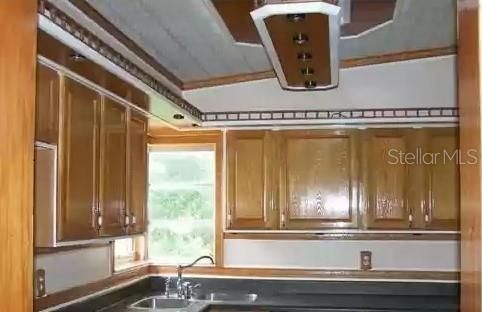 For Sale: $183,000 (2 beds, 1 baths, 730 Square Feet)