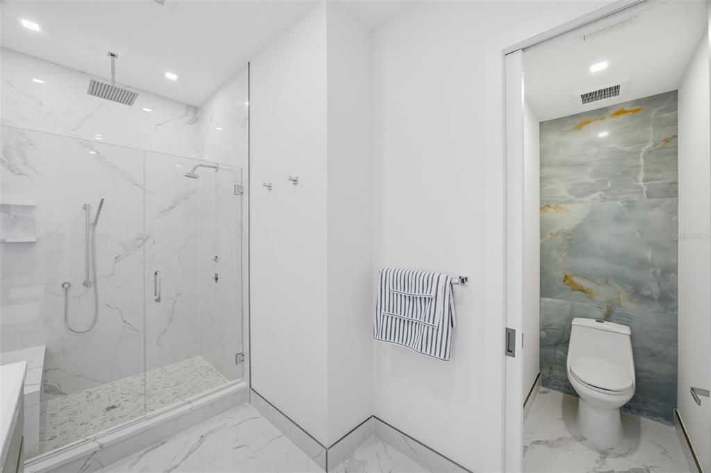 For Sale: $1,150,000 (3 beds, 2 baths, 2550 Square Feet)