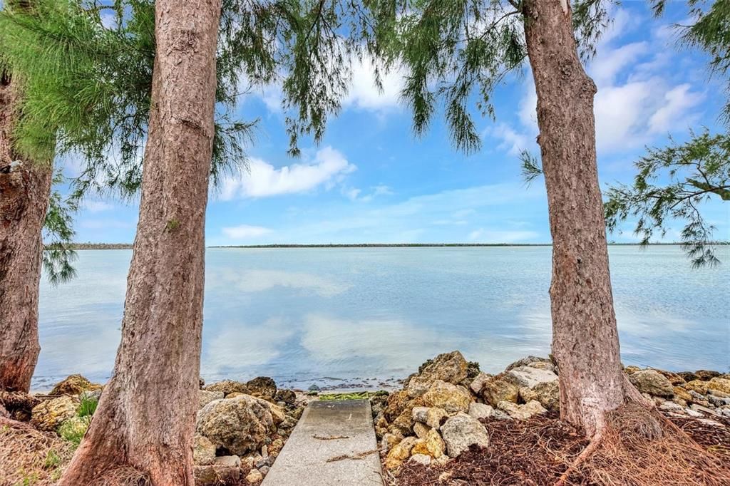 На продажу: $89,900 (0.08 acres)