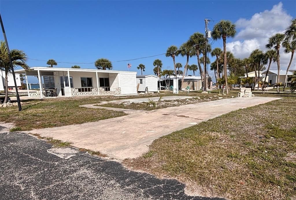 На продажу: $89,900 (0.08 acres)