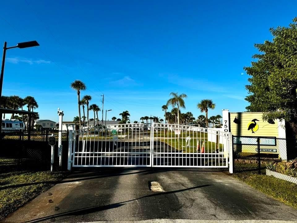 На продажу: $89,900 (0.08 acres)