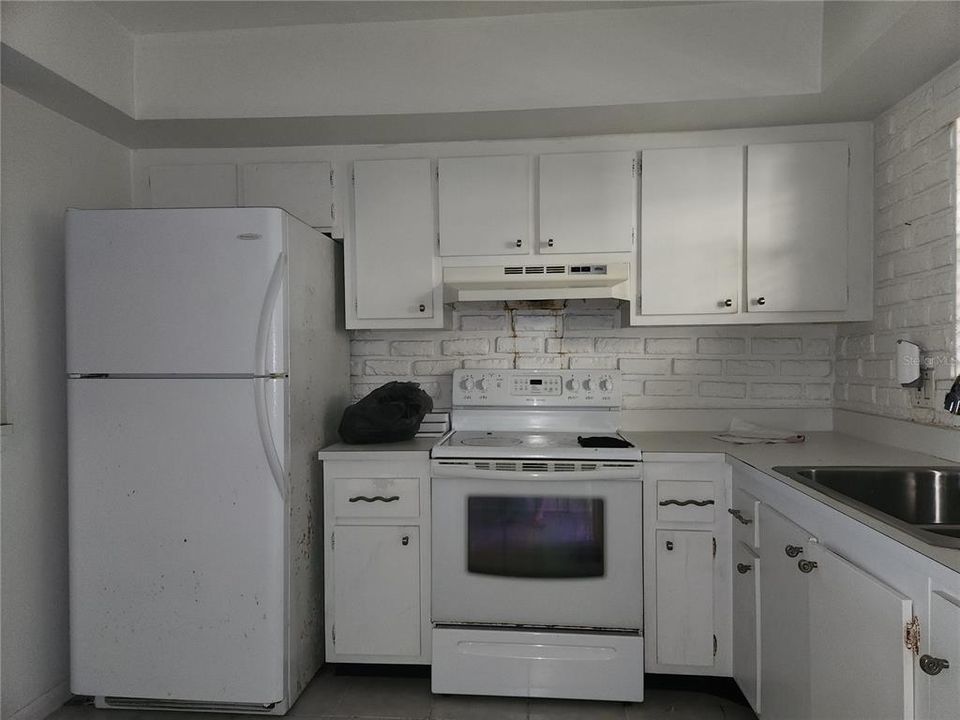 For Sale: $89,900 (1 beds, 1 baths, 768 Square Feet)