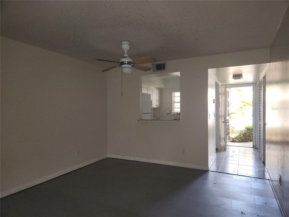 For Sale: $89,900 (1 beds, 1 baths, 768 Square Feet)