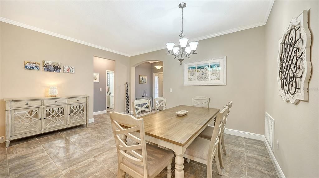 Activo con contrato: $489,900 (3 camas, 2 baños, 1804 Pies cuadrados)
