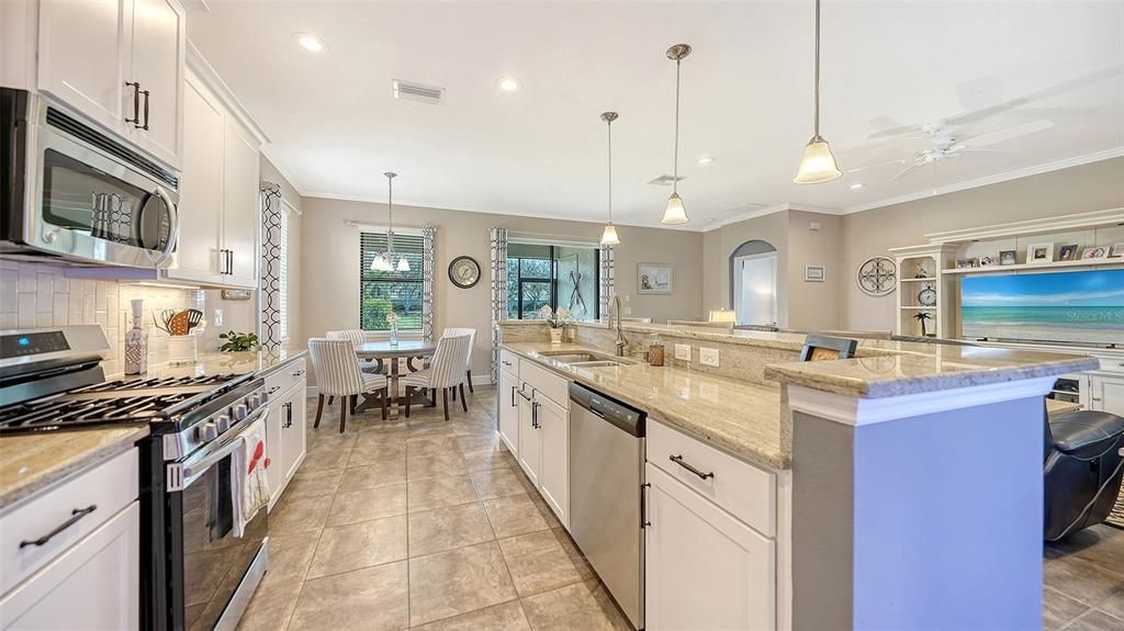 Activo con contrato: $489,900 (3 camas, 2 baños, 1804 Pies cuadrados)