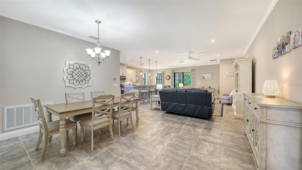 Activo con contrato: $489,900 (3 camas, 2 baños, 1804 Pies cuadrados)