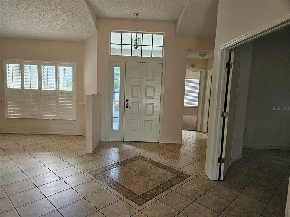 Active With Contract: $2,300 (3 beds, 2 baths, 1901 Square Feet)