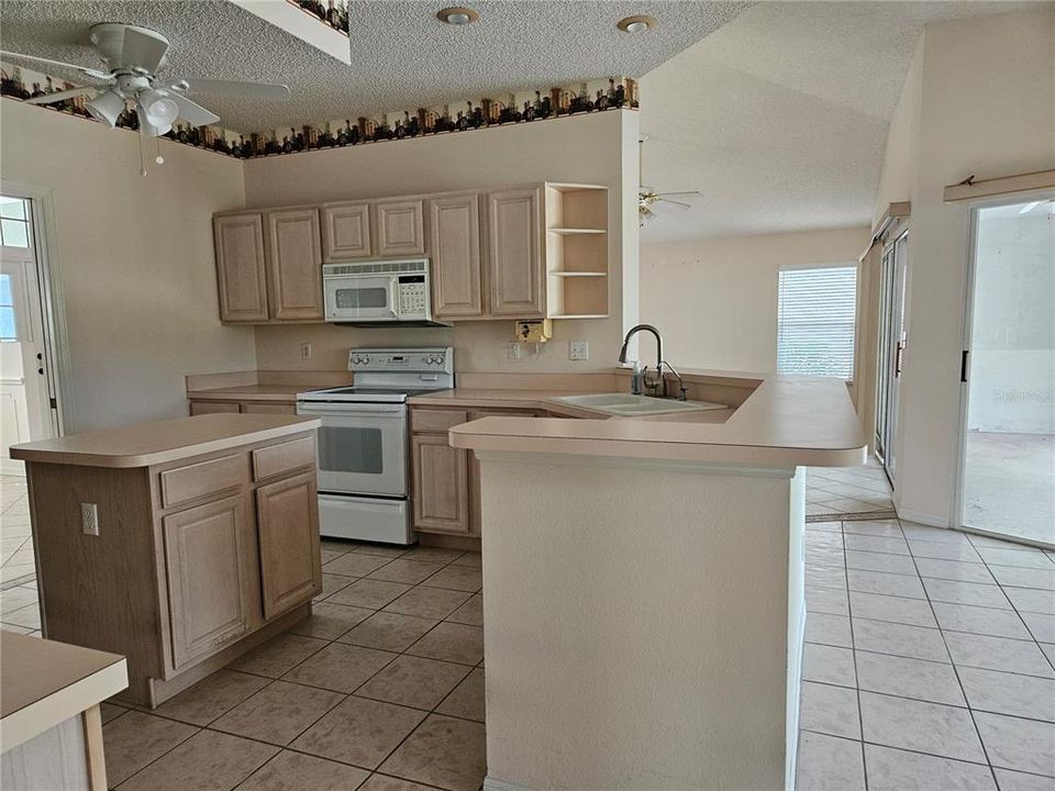 Active With Contract: $2,300 (3 beds, 2 baths, 1901 Square Feet)