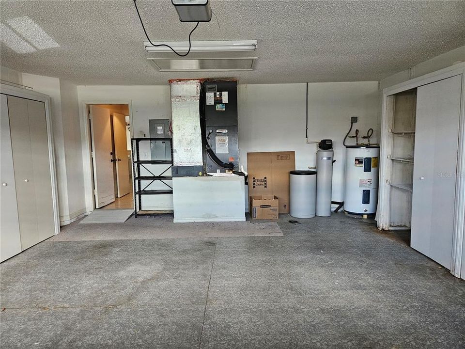 Active With Contract: $2,300 (3 beds, 2 baths, 1901 Square Feet)