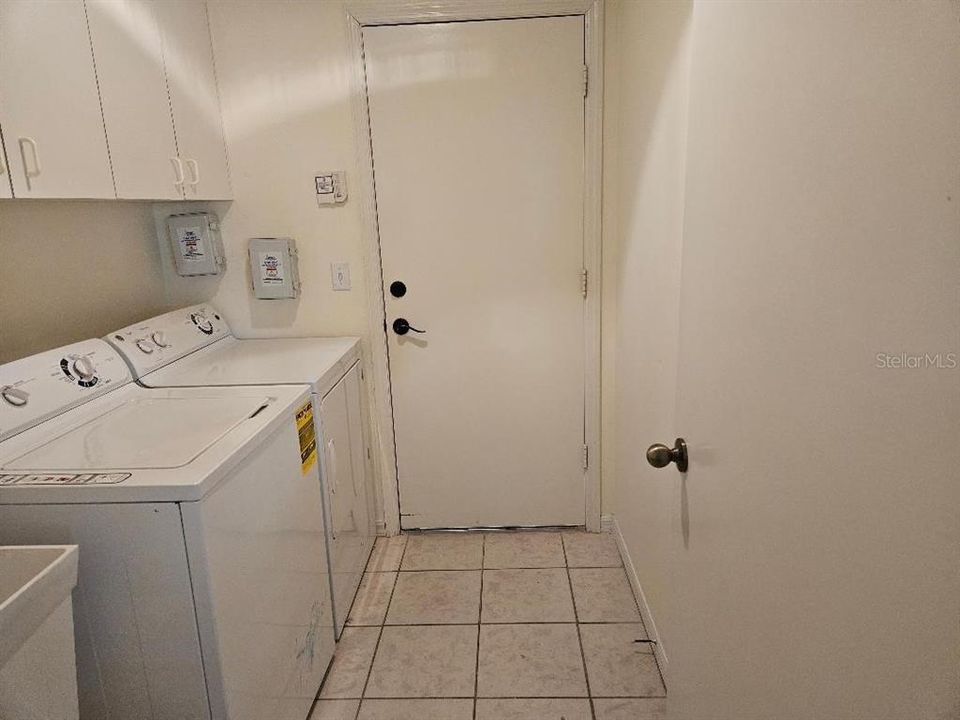 Active With Contract: $2,300 (3 beds, 2 baths, 1901 Square Feet)