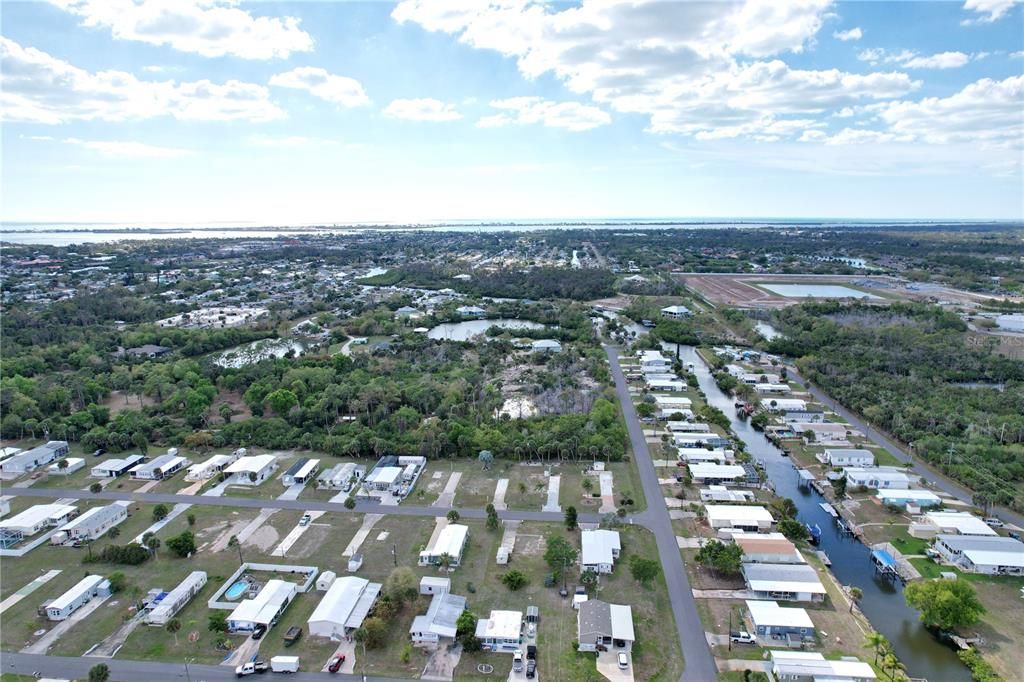 На продажу: $199,000 (2 спален, 2 ванн, 910 Квадратных фут)