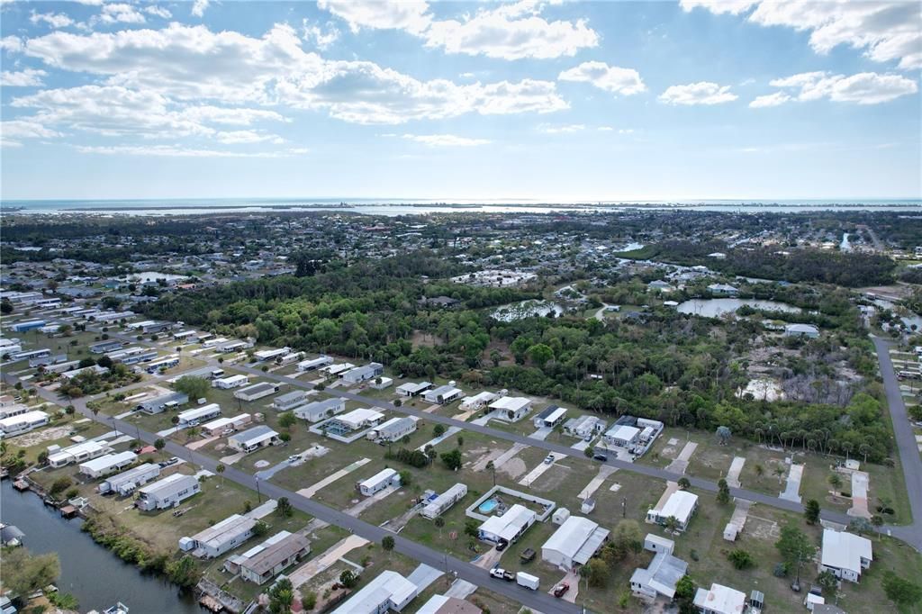 На продажу: $199,000 (2 спален, 2 ванн, 910 Квадратных фут)