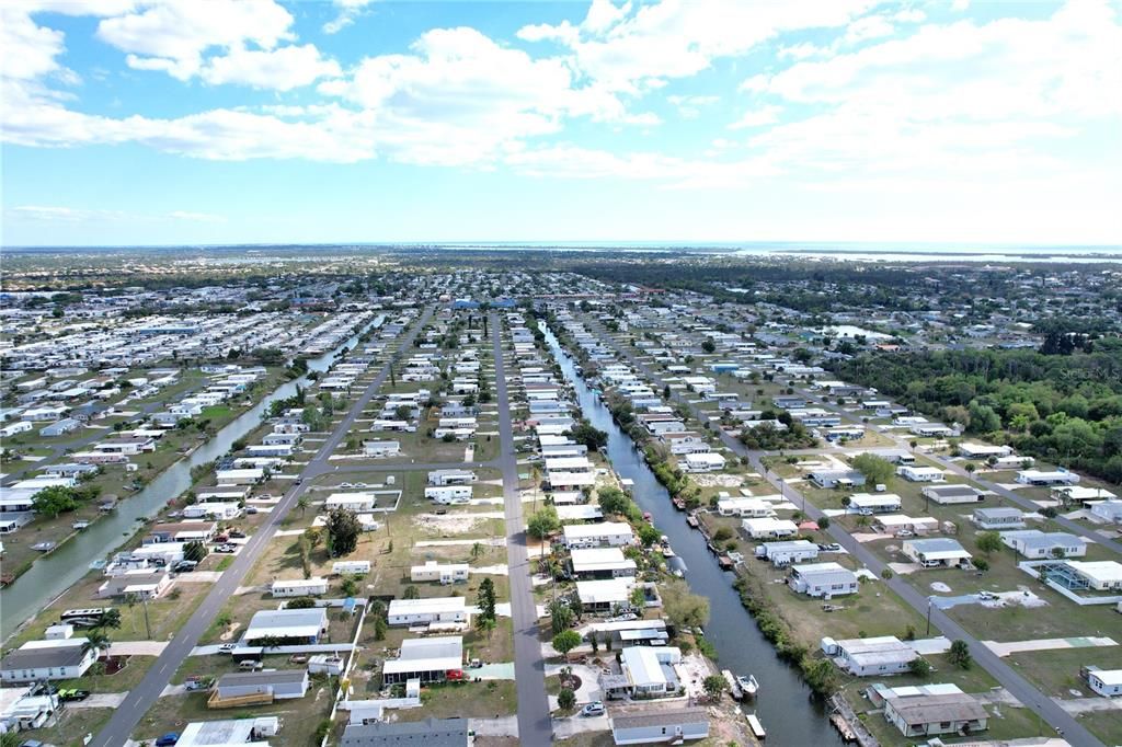 На продажу: $199,000 (2 спален, 2 ванн, 910 Квадратных фут)