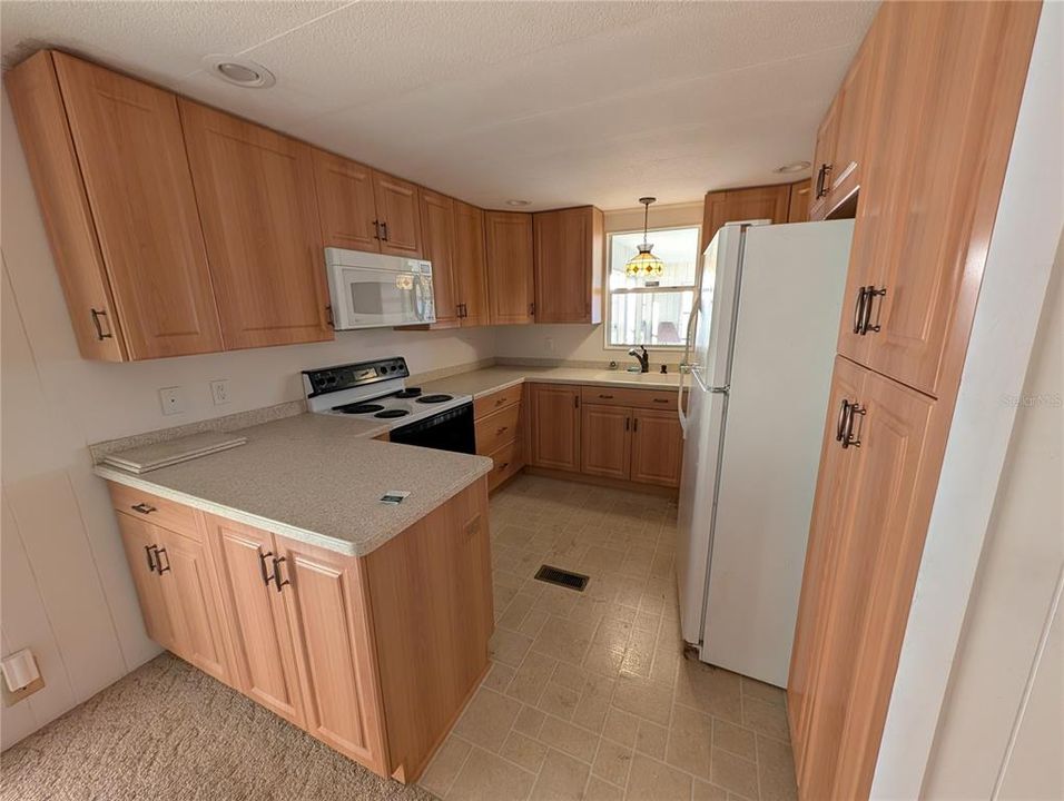 На продажу: $112,599 (3 спален, 2 ванн, 1200 Квадратных фут)
