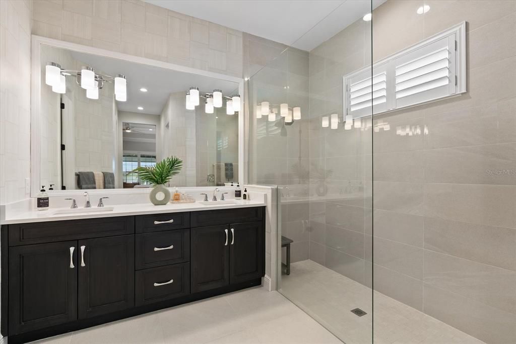 Activo con contrato: $1,450,000 (3 camas, 3 baños, 2432 Pies cuadrados)