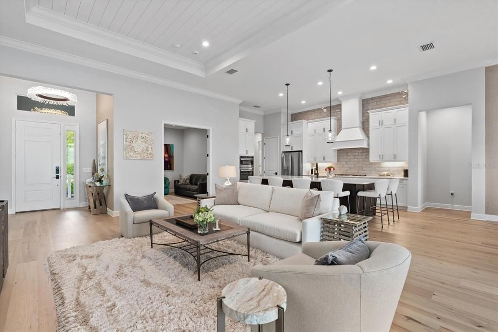 Activo con contrato: $1,450,000 (3 camas, 3 baños, 2432 Pies cuadrados)