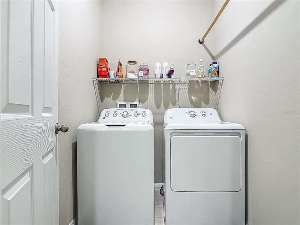 На продажу: $599,900 (4 спален, 2 ванн, 2200 Квадратных фут)