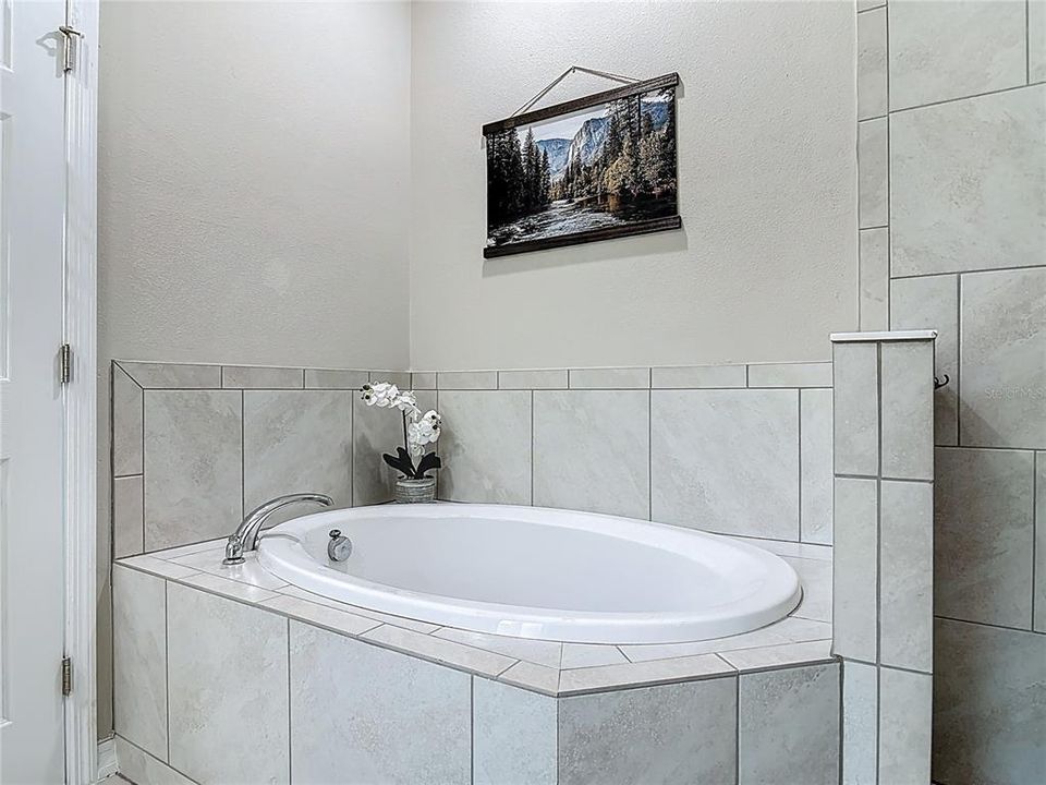 На продажу: $599,900 (4 спален, 2 ванн, 2200 Квадратных фут)