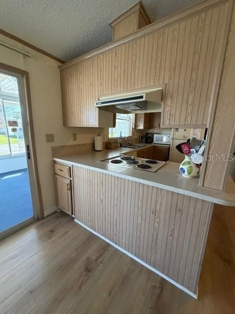 На продажу: $159,900 (2 спален, 2 ванн, 1218 Квадратных фут)