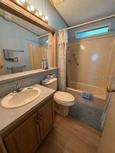 На продажу: $159,900 (2 спален, 2 ванн, 1218 Квадратных фут)