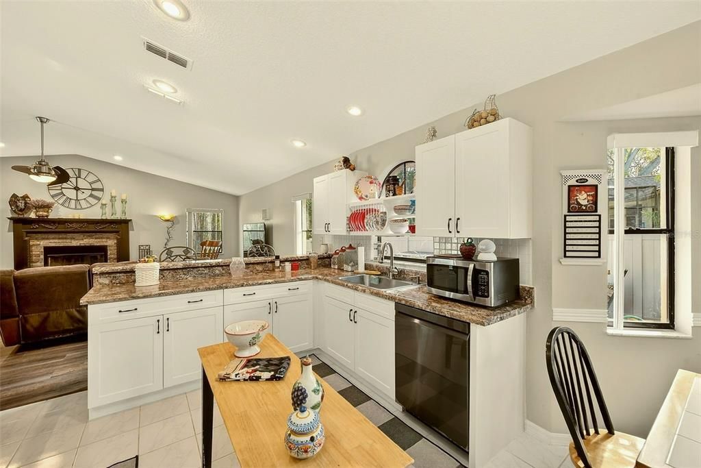 Activo con contrato: $500,000 (3 camas, 3 baños, 2588 Pies cuadrados)