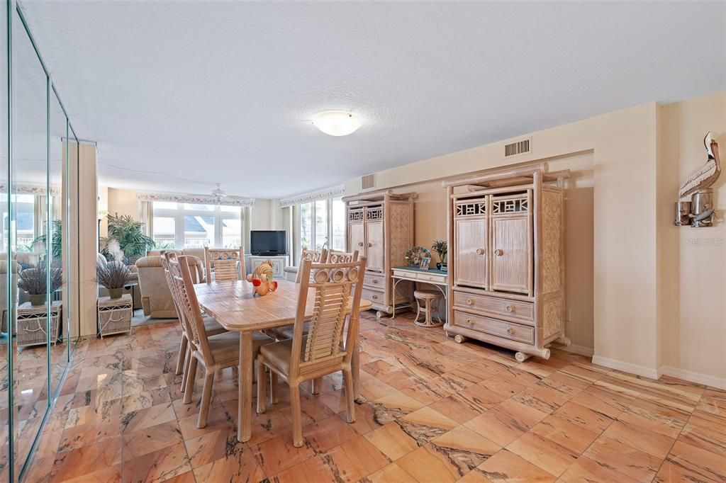 На продажу: $499,000 (2 спален, 2 ванн, 1590 Квадратных фут)