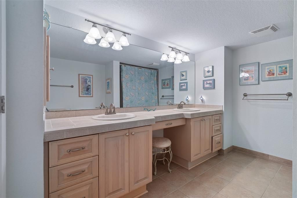 На продажу: $499,000 (2 спален, 2 ванн, 1590 Квадратных фут)