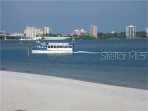 For Sale: $629,000 (2 beds, 2 baths, 1026 Square Feet)