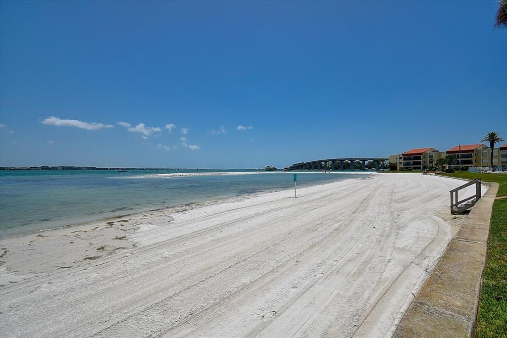For Sale: $629,000 (2 beds, 2 baths, 1026 Square Feet)