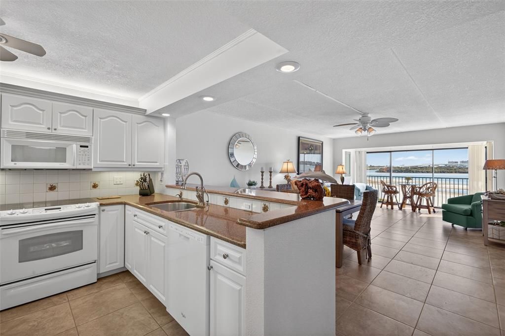 For Sale: $629,000 (2 beds, 2 baths, 1026 Square Feet)