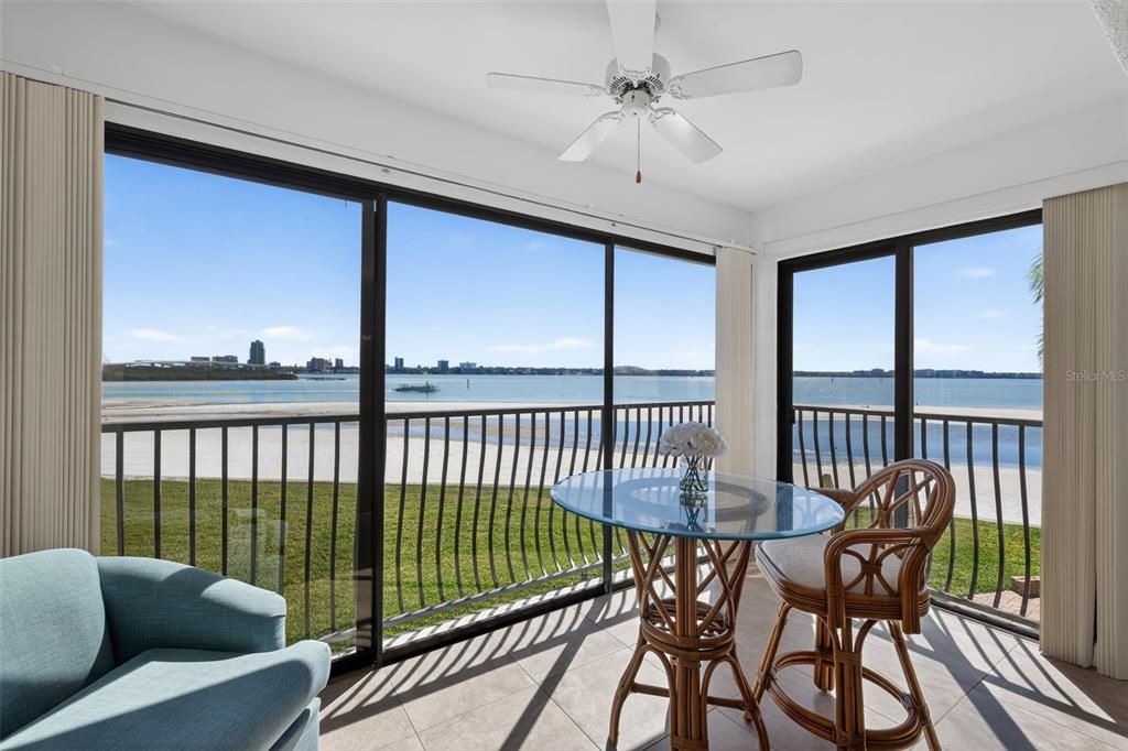 For Sale: $629,000 (2 beds, 2 baths, 1026 Square Feet)