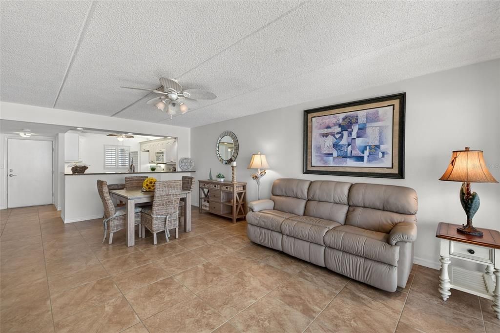 For Sale: $629,000 (2 beds, 2 baths, 1026 Square Feet)