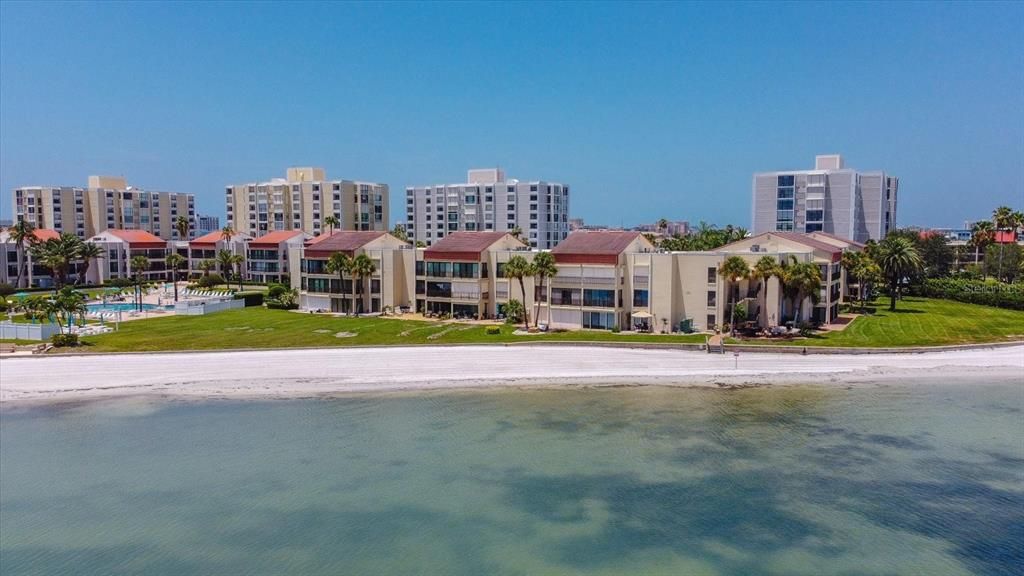 For Sale: $629,000 (2 beds, 2 baths, 1026 Square Feet)