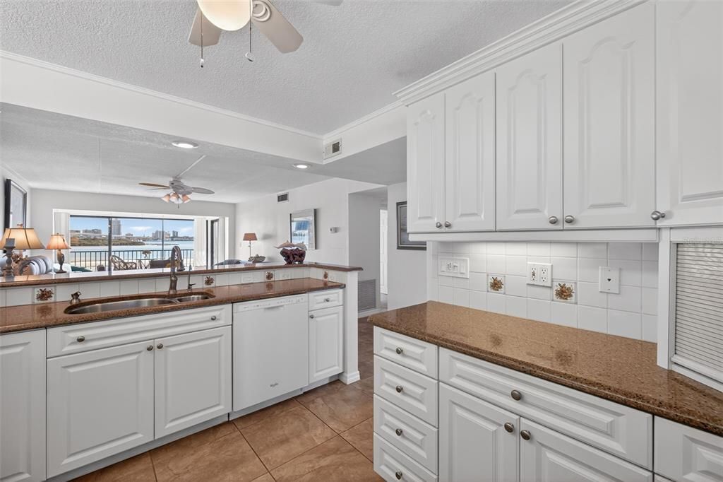 For Sale: $629,000 (2 beds, 2 baths, 1026 Square Feet)