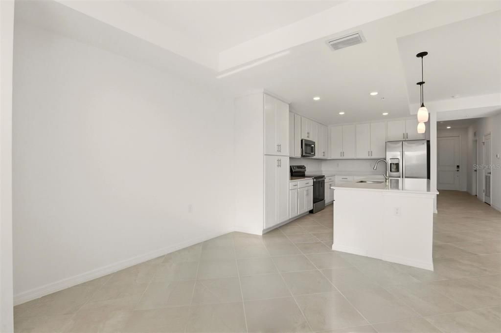 For Sale: $150,000 (2 beds, 2 baths, 1161 Square Feet)