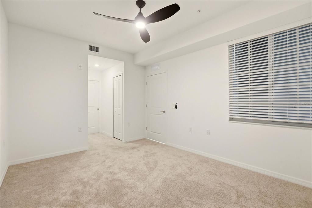 For Sale: $150,000 (2 beds, 2 baths, 1161 Square Feet)